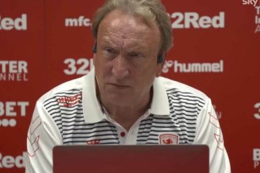 Middlesbrough boss Neil Warnock would like his players to get COVID vaccinated